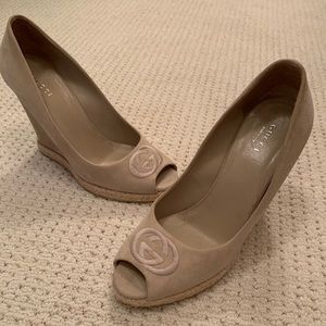 4” beige suede Gucci platform peep toe wedge heels